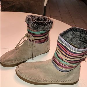 Tom’s tie-up multi-colored moccasin style booties